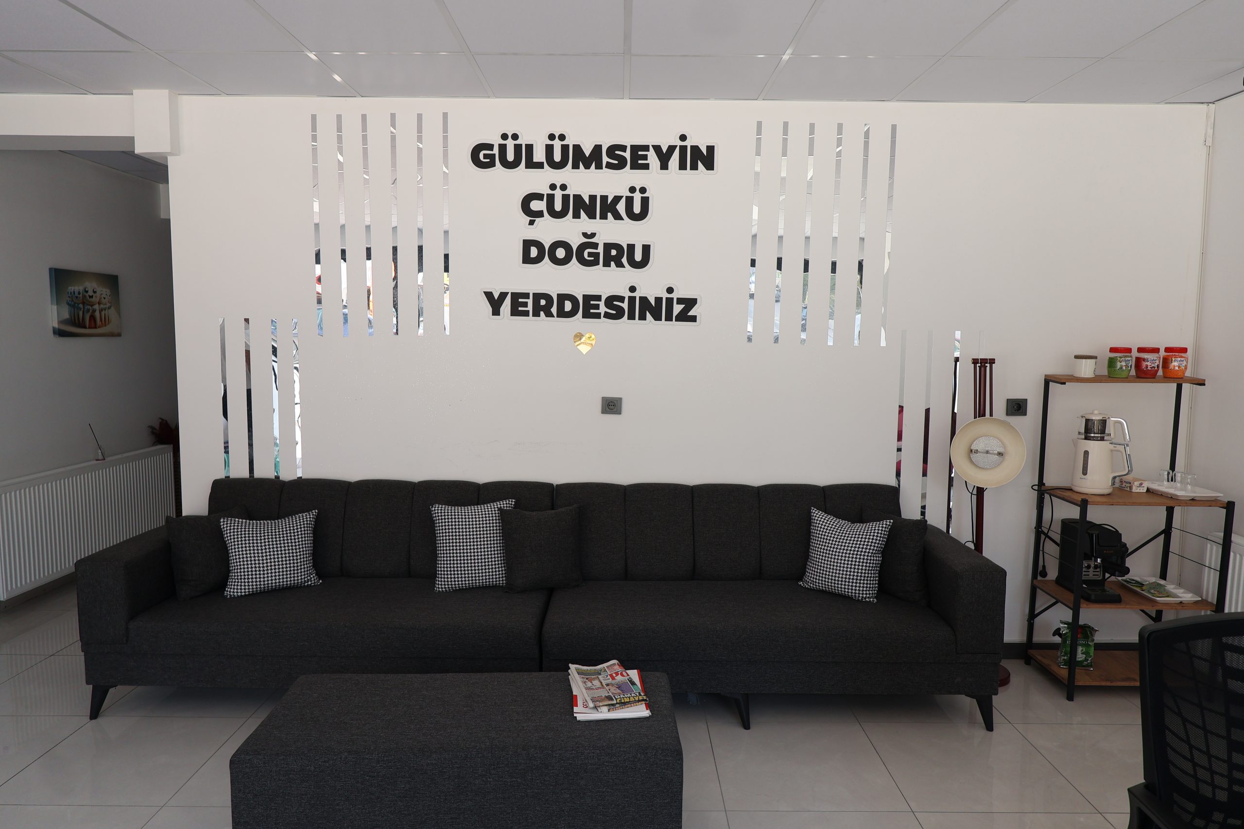 Poliklinik bekleme alanı